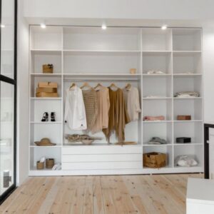 Vstavané šatníkové skrine